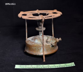 Kerosene Stove. (Images are provided for educational and research purposes only. Other use requires permission, please contact the Museum.) thumbnail