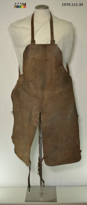 Apron. (Images are provided for educational and research purposes only. Other use requires permission, please contact the Museum.) thumbnail