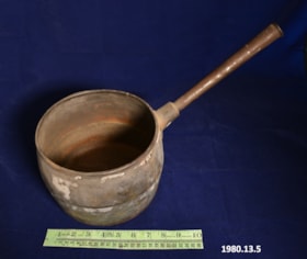 Cast Iron Pot. (Images are provided for educational and research purposes only. Other use requires permission, please contact the Museum.) thumbnail
