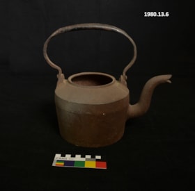 Kettle. (Images are provided for educational and research purposes only. Other use requires permission, please contact the Museum.) thumbnail