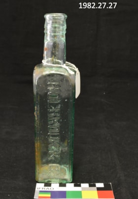 Holbrook & Co. Bottle. (Images are provided for educational and research purposes only. Other use requires permission, please contact the Museum.) thumbnail