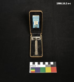 Gillette Razor Kit. (Images are provided for educational and research purposes only. Other use requires permission, please contact the Museum.) thumbnail