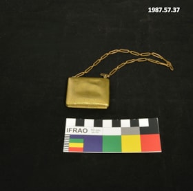 Child's Metal Purse. (Images are provided for educational and research purposes only. Other use requires permission, please contact the Museum.) thumbnail