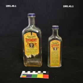 Apothecary Bottle. (Images are provided for educational and research purposes only. Other use requires permission, please contact the Museum.) thumbnail