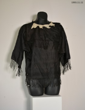Blouse. (Images are provided for educational and research purposes only. Other use requires permission, please contact the Museum.) thumbnail