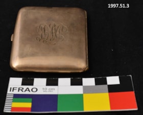 Cigarette Holder. (Images are provided for educational and research purposes only. Other use requires permission, please contact the Museum.) thumbnail