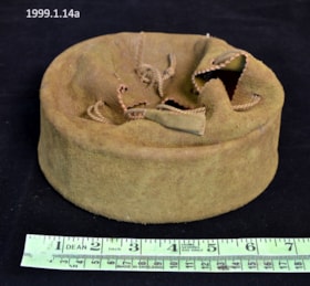 Collar Box and Accessories. (Images are provided for educational and research purposes only. Other use requires permission, please contact the Museum.) thumbnail
