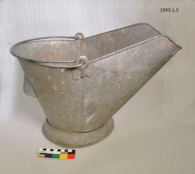 Coal Scuttle. (Images are provided for educational and research purposes only. Other use requires permission, please contact the Museum.) thumbnail
