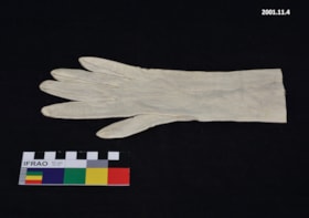 Glove. (Images are provided for educational and research purposes only. Other use requires permission, please contact the Museum.) thumbnail