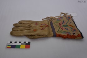 Gloves. (Images are provided for educational and research purposes only. Other use requires permission, please contact the Museum.) thumbnail