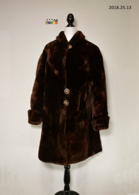 Coat. (Images are provided for educational and research purposes only. Other use requires permission, please contact the Museum.) thumbnail