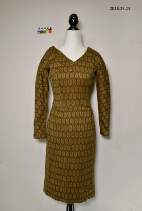 Dress. (Images are provided for educational and research purposes only. Other use requires permission, please contact the Museum.) thumbnail